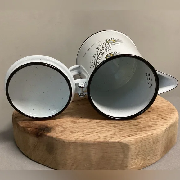 🟢 Vintage Frida Kahlo enamel coffee pot kettle - Extremely Gently Used Condition - Picture 7 of 13